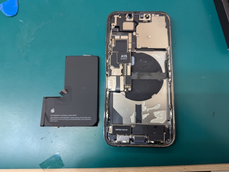 【iPhone 13 Pro】バッテリー交換をご依頼いただきました！スマホ修理工房高岡赤祖父店